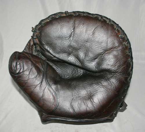 Victor, Wright & Ditson Basemitt Brown Front